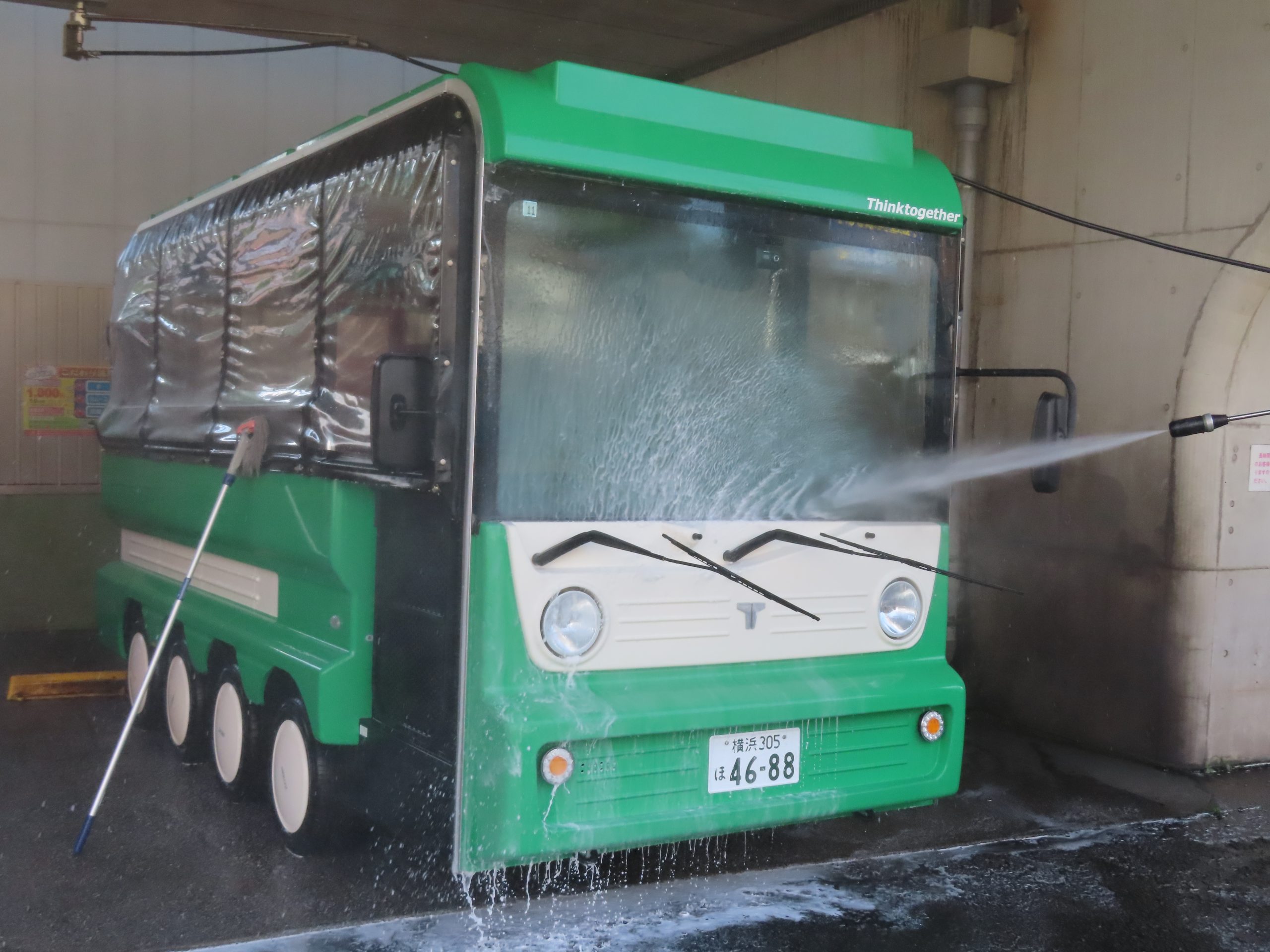 関内キャタピ―の水浴び（洗車）♪ - 京急タクシーグループ